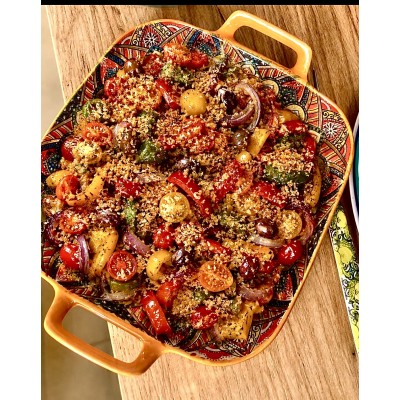 Poêlée de poivrons, olives taggiasche, oignons, tomates cerises et chapelure croquante